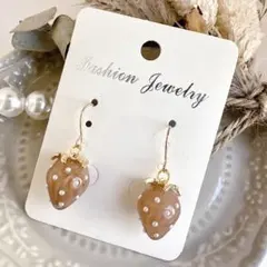 【SALE】No.888 ハンドメイド　苺　ピアス　イヤリング