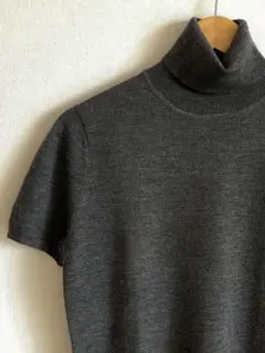 UNIQLO チャコールグレー 半袖ハイネック 定番ニット