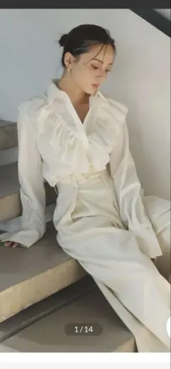 anuans アニュアンス♡ラッフルカットオフブラウス (IVORY)