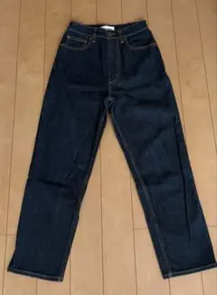 良品✨ 23区 DENIM ストレートデニム　インディゴブルー　デニムパンツのサムネイル