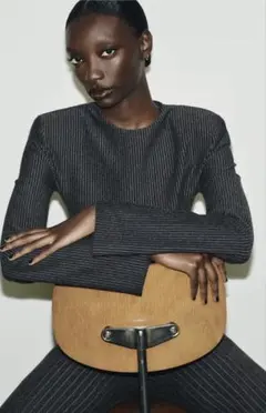 【新品タグ付き】ZARA 肩パッドストライプトップス　M