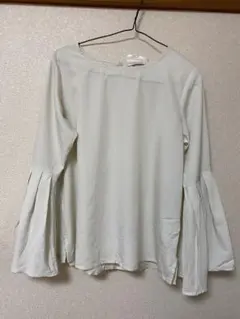 アイボリー フレア袖シャツ Fサイズ