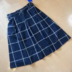 ネイビー チェック柄 フレアスカート ベルト付きのサムネイル