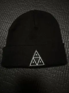 HUF 黒 ニット帽 三角形ロゴ