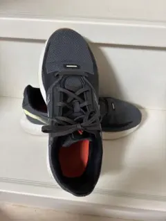 adidas グレー スニーカー