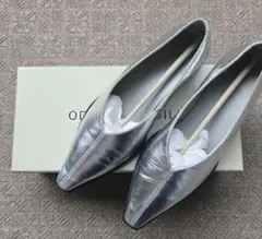 ODETTE E ODILE│センターシームVカット パンプス25↑のサムネイル