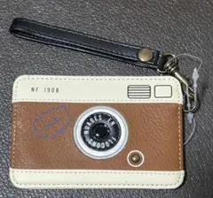 翌日発送　新品未使用　パスケース　定期入れ　カメラ　ストラップ付