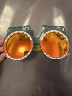 ユニバ　サングラス　恐竜