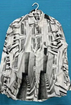 幾何学模様モノクロ長袖シャツ