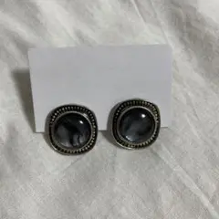 ビンテージ風 黒と銀色のイヤリング