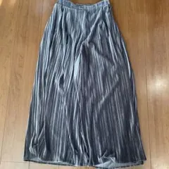 ノスタルジア　光沢ありグレーベロア調ワイドパンツ