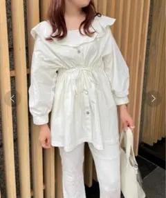 NICE CLAUPフリル付き白ジャケット レディース マウンテンパーカー