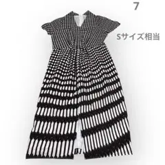 おしゃれ‼️半袖ひざ丈ワンピース 白黒茶のデザイン性のある柄特徴 7/Sサイズ相当