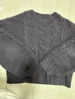 グレー ケーブル編み クルーネックセーター