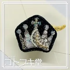 王冠5 ビーズ刺繍　ブローチ
