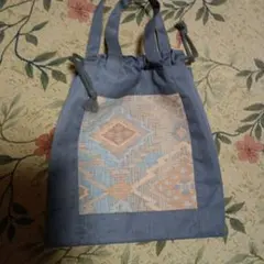 幾何学模様の青色トートバッグ