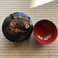 黒と赤の花模様の漆器椀