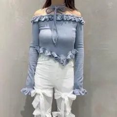 ブルー オフショルダー フリルトップス lilLillyのサムネイル