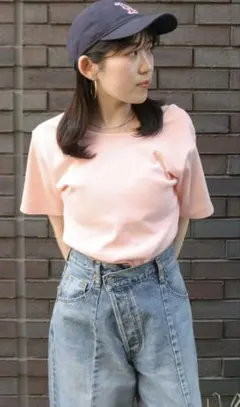 新品・タグ付き　パット付きバックオープンTee ピンク　Ungridのサムネイル