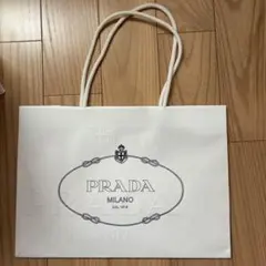 PRADA ホワイトショップ袋