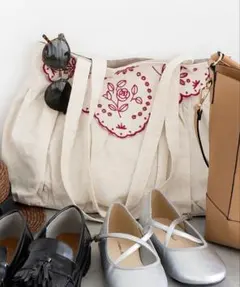 サマンサモスモス 完売品　ローズ柄スカラップ刺繍バッグ