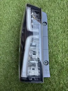 ハリアー・ZSU60 前期 テールランプ右　LED 81580-48141 ハリアー・ZSU60 前期 テールランプ右 LED 81580-48141 - メルカリ
