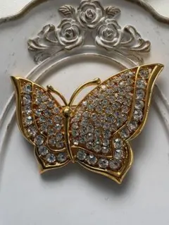 蝶バタフライ　ゴールド　ストーン　ブローチ　大きい　豪華　変形型