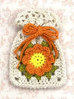 ハンドメイド　ポーチ　巾着　ミニミニサイズ　花モチーフ　オレンジ