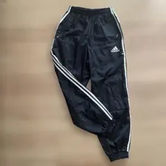 週末セール！adidas ライン入りブラックジャージパンツ　M