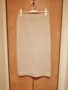 スピックアンドスパン　 アイボリー系　タイトスカート 後スリット　38