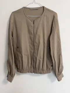 【極美品】theory luxe ジップアップブルゾン ベージュ38のサムネイル