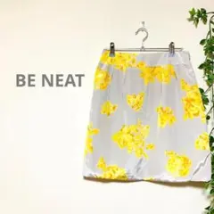 【BE NEAT/ビーニート】ミニスカート　台形　花柄　光沢感大人可愛い　脚長