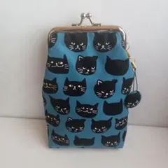 ハンドメイドの口金ポーチ縦長、タバコケース、メガネケースなどに、明るい青、黒猫柄