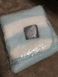 水色と白のストライプ フリースブランケット