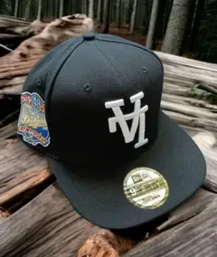 逆LA デカロゴ ブラック New Era スナップバック キャップ