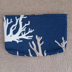 ハンドメイド　手作りコンパクトポーチ　マチ付き　濃紺　中青　白樺　珊瑚柄