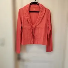 サーモンピンク フリル付き長袖トップス