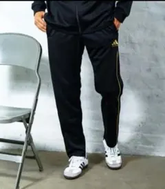 adidas　トラックパンツ定価6490円　黒金　Mサイズ　値下げ不可