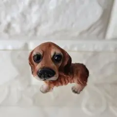 犬の置物 赤い首輪付き