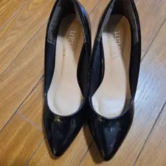 Vivian ブラック ポインテッドトゥパンプス 230