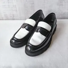 【新品未使用】LucaGrossi　ラウンド タンクソール ローファーコンビのサムネイル