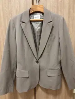 ベージュ テーラードジャケット