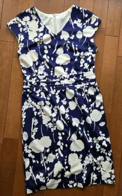 DoCLASSE Vネックワンピース 花柄　ネイビー S