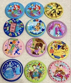 ディズニービスケット12セット缶バッジ付き