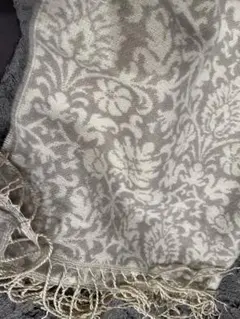 【きくっち様専用】未使用品✨グレー系花柄ストール フリンジ付き