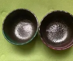 緑色と赤色の陶器丼2個セット