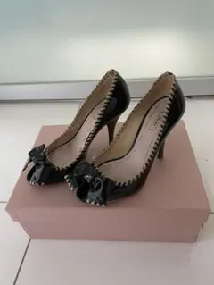 ミュウミュウ　リボン付きパテントパンプス