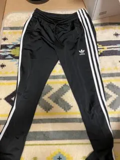 adidas トラックパンツ　ブラック