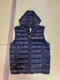 Moncler]ジップアップダウンベスト - メルカリ
