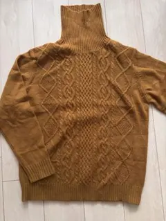 ケーブル編み ハイネックセーター マスタード